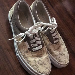 Vans Women’s Sz 8 - Brown with floral detail